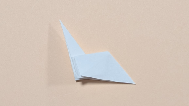 ジグザグに折ります。